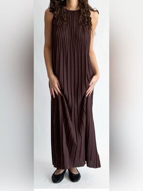 Pleated Sleeveless Brown Dress